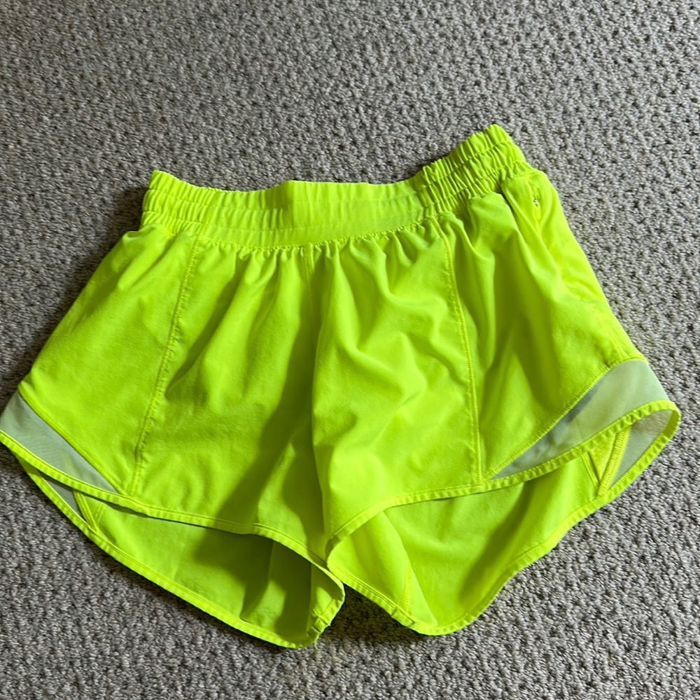 lululemon low rise hotty hot shorts 4 inch, size 4, color highlight yellow